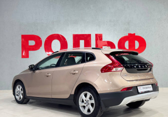 Подержанный автомобиль Volvo V40 Cross Country 2013 года (7 фото)