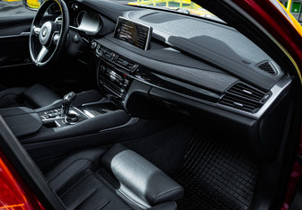 Подержанный автомобиль BMW X6 2017 года (9 фото)