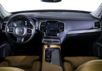 Подержанный автомобиль Volvo XC90 2015 года (12 фото)