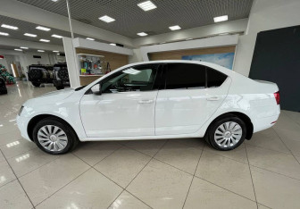 Подержанный автомобиль Skoda Octavia Liftback 2020 года (8 фото)