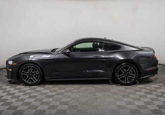 Подержанный автомобиль Ford Mustang Coupe 2019 года (8 фото)
