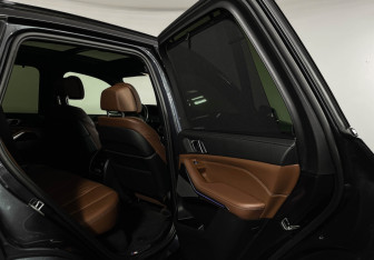 Подержанный автомобиль BMW X5 2021 года (16 фото)
