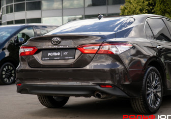 Подержанный автомобиль Toyota Camry Sedan 2019 года (16 фото)
