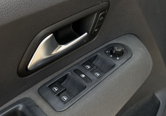 Подержанный автомобиль Volkswagen Amarok 2011 года (18 фото)