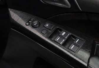 Подержанный автомобиль Honda Odyssey Compactvan 2004 года (16 фото)