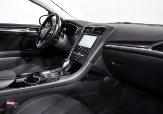 Подержанный автомобиль Ford Mondeo Sedan 2015 года (8 фото)