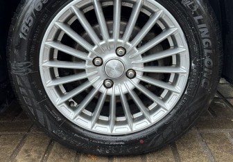 Подержанный автомобиль Kia Rio Sedan 2011 года (13 фото)