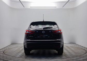 Подержанный автомобиль Nissan Qashqai 2014 года (6 фото)