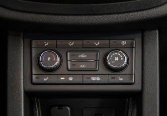 Подержанный автомобиль FAW Besturn X40 2021 года (18 фото)