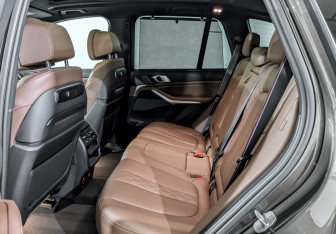 Подержанный автомобиль BMW X5 2023 года (12 фото)