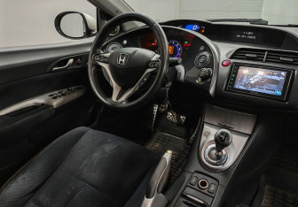 Подержанный автомобиль Honda Civic Hatchback 2008 года (10 фото)