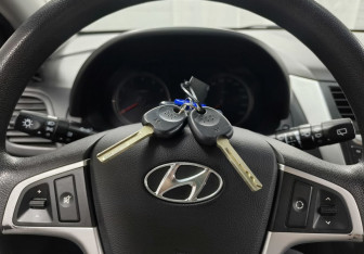 Подержанный автомобиль Hyundai Solaris Hatchback 2011 года (16 фото)