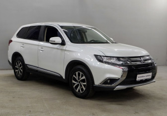 Подержанный автомобиль Mitsubishi Outlander 2018 года (3 фото)