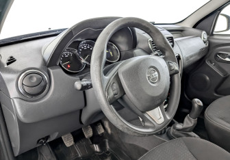 Подержанный автомобиль Nissan Terrano 2019 года (16 фото)