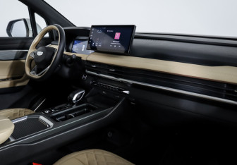 Подержанный автомобиль Geely Okavango 2023 года (9 фото)