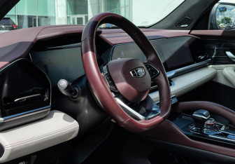 Подержанный автомобиль Geely Monjaro 2023 года (13 фото)