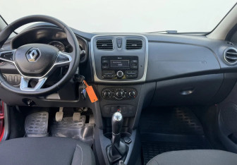Подержанный автомобиль Renault Logan Sedan 2019 года (9 фото)