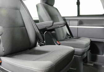 Подержанный автомобиль Volkswagen Multivan 2014 года (10 фото)