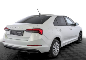 Подержанный автомобиль Skoda Rapid Liftback 2021 года (5 фото)