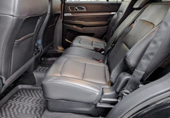 Подержанный автомобиль Ford Explorer 2018 года (18 фото)