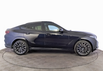 Подержанный автомобиль BMW X6 2025 года (4 фото)