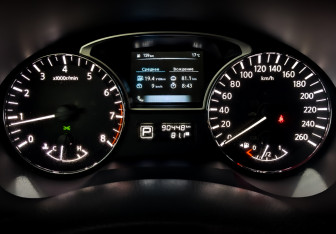 Подержанный автомобиль Nissan Teana 2014 года (13 фото)