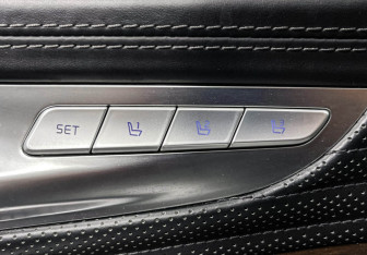 Подержанный автомобиль Kia K900 2019 года (17 фото)