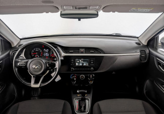 Подержанный автомобиль Kia Rio Hatchback 2021 года (14 фото)