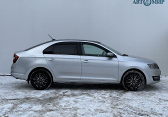 Подержанный автомобиль Skoda Rapid Liftback 2017 года (4 фото)