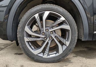 Подержанный автомобиль Geely Monjaro 2024 года (12 фото)