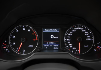 Подержанный автомобиль Audi Q5 2013 года (11 фото)