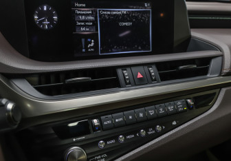 Подержанный автомобиль Lexus ES 2020 года (26 фото)