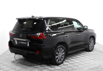 Подержанный автомобиль Lexus LX 2016 года (5 фото)