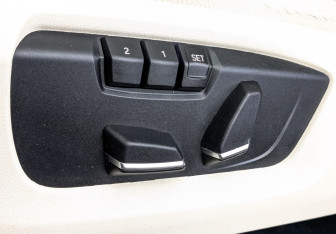 Подержанный автомобиль BMW X6 2015 года (26 фото)