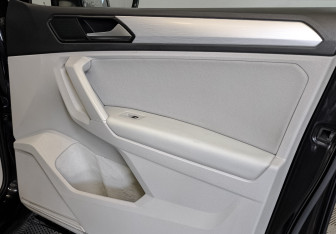 Подержанный автомобиль Volkswagen Tiguan 2017 года (24 фото)