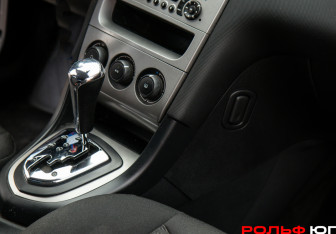 Подержанный автомобиль Peugeot 308 Hatchback 2008 года (11 фото)
