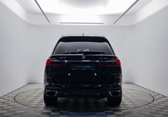 Подержанный автомобиль BMW X7 2019 года (6 фото)