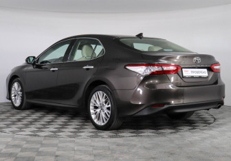 Подержанный автомобиль Toyota Camry Sedan 2019 года (7 фото)