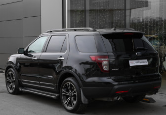 Подержанный автомобиль Ford Explorer 2014 года (6 фото)