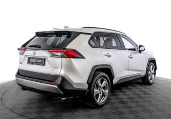 Подержанный автомобиль Toyota RAV4 2021 года (5 фото)