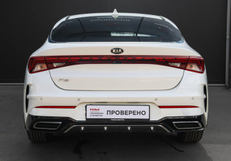 Подержанный автомобиль Kia K5 2021 года (5 фото)