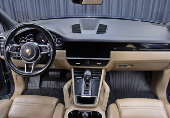 Подержанный автомобиль Porsche Cayenne 2018 года (14 фото)