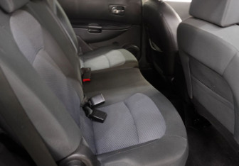 Подержанный автомобиль Nissan Qashqai+2 2011 года (10 фото)