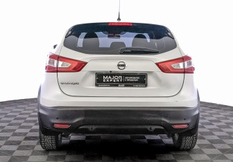 Подержанный автомобиль Nissan Qashqai 2016 года (6 фото)