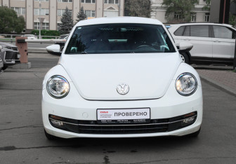Подержанный автомобиль Volkswagen Beetle Hatchback 2014 года (2 фото)