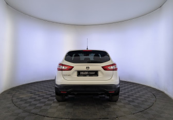 Подержанный автомобиль Nissan Qashqai 2016 года (6 фото)