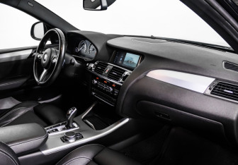 Подержанный автомобиль BMW X4 2018 года (9 фото)