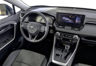 Подержанный автомобиль Toyota RAV4 2024 года (30 фото)