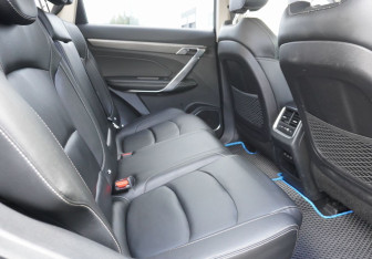 Подержанный автомобиль Geely Atlas Pro 2022 года (10 фото)