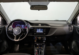 Подержанный автомобиль Kia Rio Hatchback 2021 года (13 фото)
